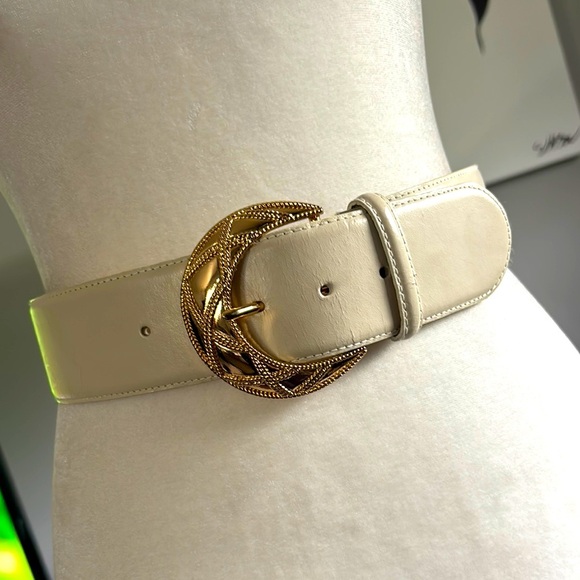 1992 Vintage Liz Claiborne Elegant Cream Belt with Gold Buckle - Picture 1 of 12